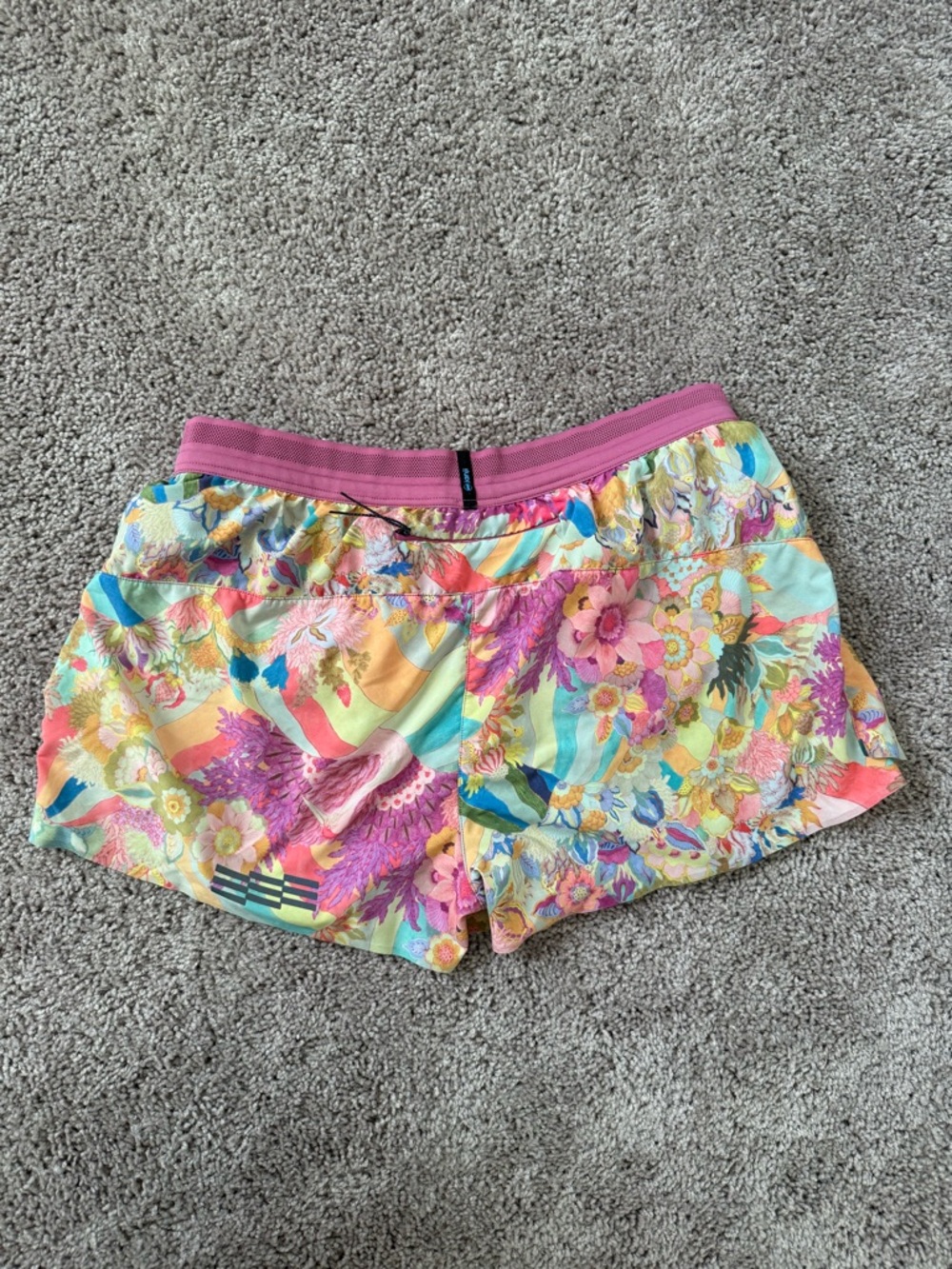 Janji Women’s Large 3” AFO Running Shorts in Rising Crane print - Picture 2 of 3